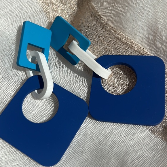 Drop Earings - Picture 3 of 5